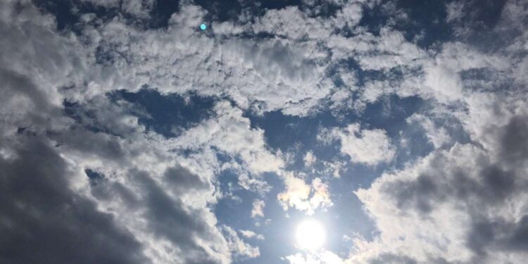Diell dhe ulje e lehtë e temperaturave për sot