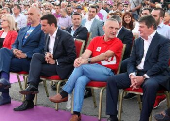 Opozita, lesh arapi në Tiranë!