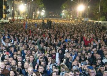 Nikoll Lesi: Rama ua pshurri protestën Berishës dhe Metës. Mirë ua bën, se atyre qejfi ua ka por by**a nuk ua mban