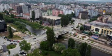 Dorëheqje masive e serbëve nga institucionet e Kosovës