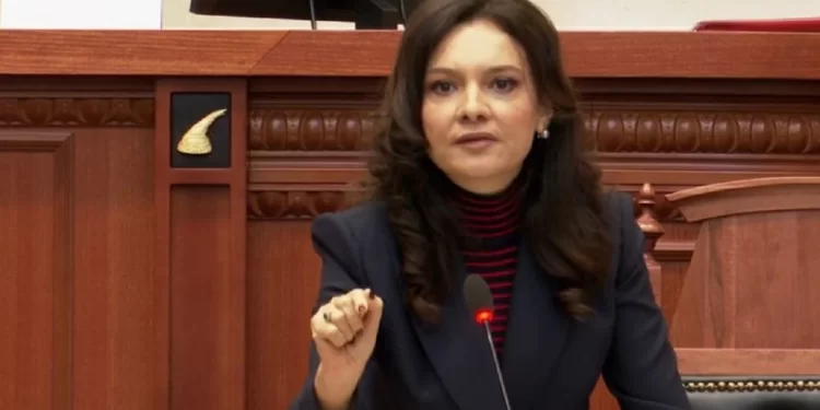 Për Haxhiun, Qamilin dhe yryshin, yxhymin dhe matrioshkat e tyre