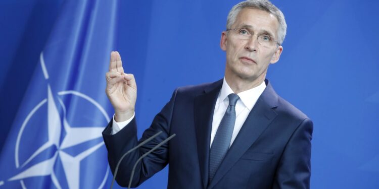 NATO-ja zotohet se do t’i ndihmojë Ukrainës “për aq kohë sa të ketë nevojë”