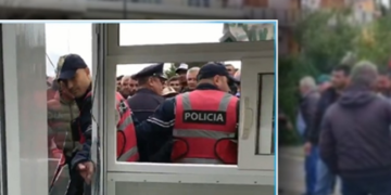 Tensionohet situata në Divjakë/ Banorët marshojnë drejt parkut, përplasen me policinë