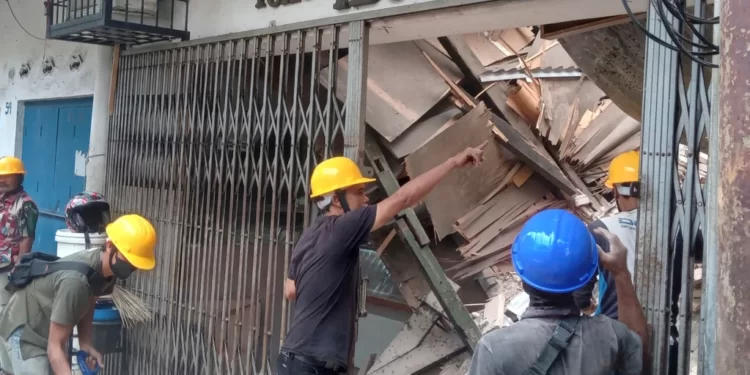Dhjetëra viktima nga tërmeti në Indonezi