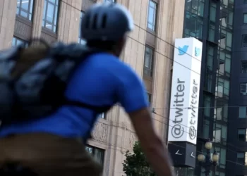 Twitter do të shkurtojë vendet e punës pas marrjes së kompanisë nga Elon Musk