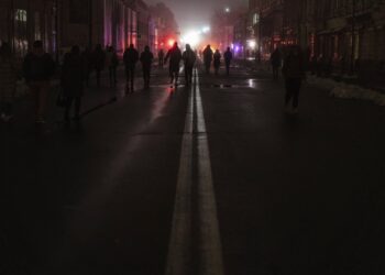 Franca dërgon 100 gjeneratorë në Ukrainë, pas sulmeve në infrastrukturën energjetike