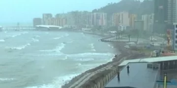 Moti i keq, ndalohet lundrimi i mjeteve të vogla dhe anijeve të peshkimit në gjirin e Vlorës