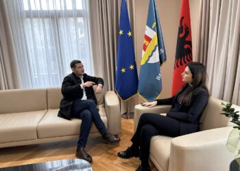 Durrësi në fokus nga “Fundjavë Ndryshe”, Arbër Hajdari takon zyrtarët e lartë për projektet sociale