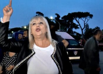 Adriana Kalaja nuk tërhiqet: Kullat pa leje do hidhen në erë me tr*tol