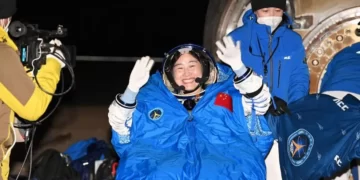 Astronautët kinezë kthehen në Tokë, pas një misioni gjashtë mujor