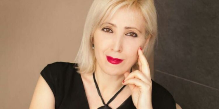 Shuhet avokatja e njohur, fëmijët mbeten mes katër rrugëve!