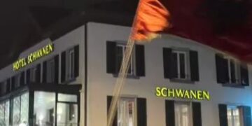 Eleminimi i Serbisë/Në rrugët e Zvicrës festojnë me flamurin shqiptar (VIDEO)