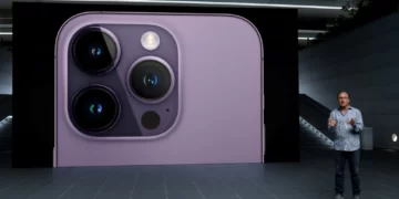 Prodhuesi i iPhone-it ofron pagesë për gjetjen e punëtorëve të rinj