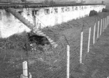 Ngjarje tragjike e kampit të Tepelenës: Në ministri u dha alarmi pasi komandanti i burgut kishte futur në ‘Xhip’ vajzën bukuroshe