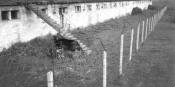 Ngjarje tragjike e kampit të Tepelenës: Në ministri u dha alarmi pasi komandanti i burgut kishte futur në ‘Xhip’ vajzën bukuroshe