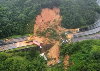 Rrëshqitje dheu në Brazil, 2 të vd*kur dhe 50 të zhdukur