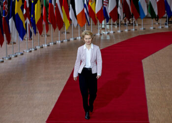 “The Forbes”: Von der Leyen, gruaja më e fuqishme në politikë për vitin 2022
