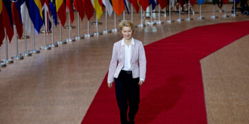 “The Forbes”: Von der Leyen, gruaja më e fuqishme në politikë për vitin 2022