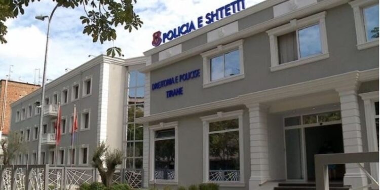 Sherr banal mes adoleshentëve në Astir, ndërhyn policia