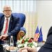 Ambasadori i SHBA takon Kurtin: Kryeministri duhet të punojë me ne për zbatimin e Asociacionit