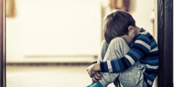 Braktisi fëmijët, arrestohet nëna në Kosovë