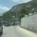 Shembet muri mbrojtës në krah të rrugës te “Uji i Ftohtë” në Vlorë, bllokohet qarkullimi i mjeteve