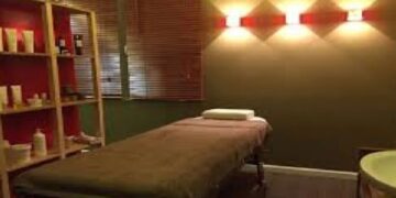 Prostitucion në qendër masazhesh, në pranga 7 të rinj në Tiranë