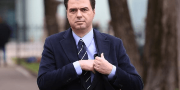 Lulzim Basha dorëzon në Këshillin e Evropës rezolutën për rindërtimin e Ukrainës