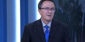 Kush po ia fik kandilin Edi Ramës? Gazetari Robert Papa del me deklaratën e fortë