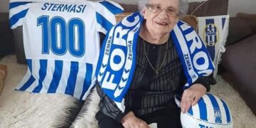 Ndahet nga jeta në moshën 102 vjeçare, “Nona Tirona”, bashkëshortja e futbollistit të madh Selman Stërmasi, Nezihat Stërmasi
