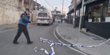 Kunata po flinte me djalin 2 vjeç, Roland Sinani e qëlloi për vdekje dhe doli para shtëpisë, shtiu dy herë në ajër dhe më pas u vetëvra