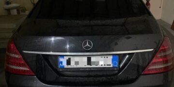 Tentoi të kalonte me “Benz” kokainë dhe kanabis jashtë kufirit, arrestohet 35-vjeçari në Morinë