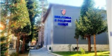 “Tapë” në timon, mos bindje ndaj urdhrit të policisë dhe dhunë ndaj vajzës, një i arrestuar dhe një i proceduar në Korçë