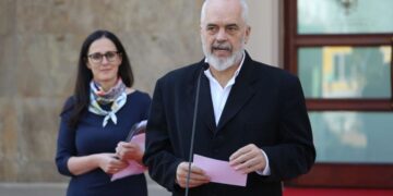 “Dakordësuam projektligjin”, Rama jep lajmin: Paga mesatare 900 euro brenda harkut të një viti