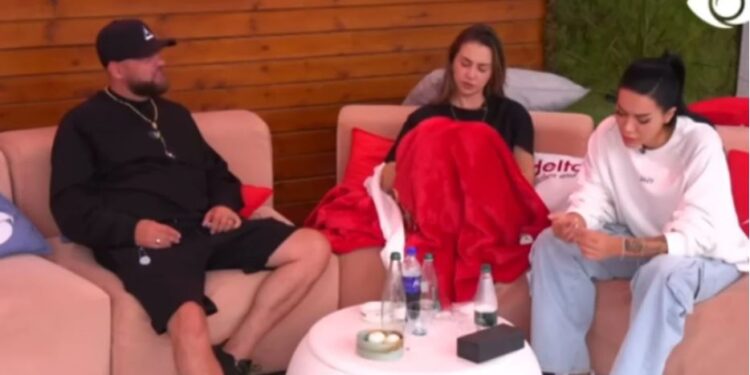 Debatet e Kiarës dhe Efit me opinionistët, Luizi: Nuk ju mbështes dhe as nuk ju dal kundër
