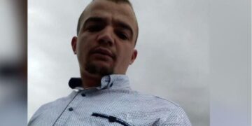 I biri u arrestua për përdhunim, nëna e kryeplakut në Korçë: Nuk është e vërtetë, i hapin namin e keq