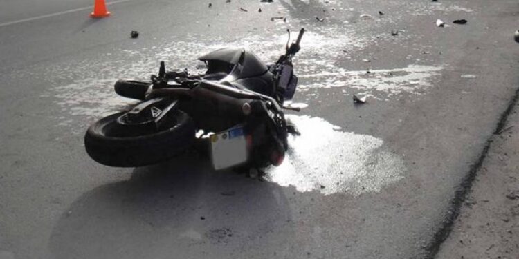 “GTA” në rrugët e Tiranës, “Porche” ndjek këmba-këmbës “BMW-në”, përplasen disa makina (VIDEO)