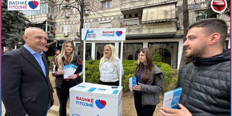 “Stendat e shpresës”, Meta me të rinjtë në Tiranë: Po promovojmë planin për transport publik falas