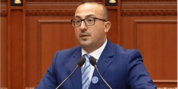 Deputeti lushnjar zbulon çarjen tjetër në PD: Sa deputetë ka Gaz Bardhi dhe sa “Alibasha”