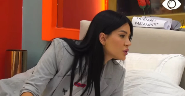 Iu kthye e gjithë shtëpia kundër, Efi: Dhjetë veta bashkë ju përballoj(VIDEO)