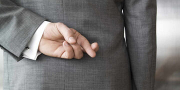 Pesë gënjeshtra që na pëlqen të besojmë