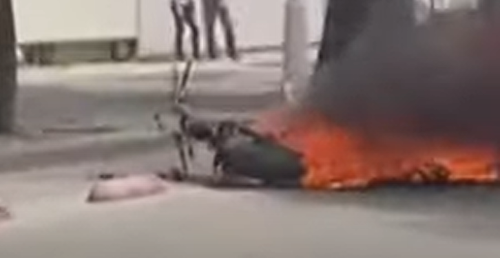 I vihet flaka një motori në Yzberisht, autorët dy 13-vjeçarë