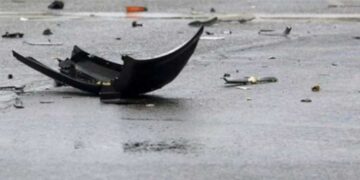 Automjeti del nga rruga, plagoset drejtuesi dhe dy pasagjerët