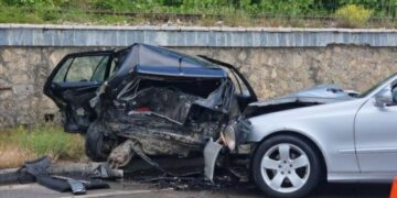 Aksident i rëndë në Pogradec, përplasen tre automjetet, raportohet për të plagosur