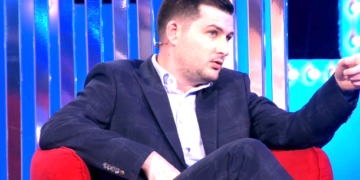 Opinionisti Arbër Hajdari bën deklaratën e fortë për Efin: :Ka mbrojtur një njeri që sot e quajti mashtrues