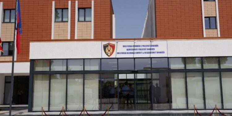 Vodhi në një market, policia identifikon dhe arreston 22-vjeçarin shkodran