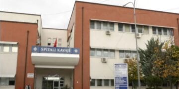 Qëndrojnë për shumë orë në pishinë, turistët nga Kosova përfundojnë në spital