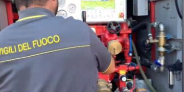 Përdorte qirinj për të kursyer energji elektrike, përfshihet nga flakët shtëpia, vdes e moshuara në Itali