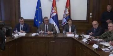 Tensionet në veri të Kosovës, Vuçiç mbledh Këshillin e Sigurisë Kombëtare: Ushtria serbe në gatishmërinë më të lartë