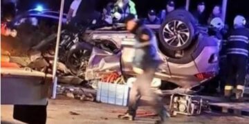 Pamje nga aksidenti me 1 të vdekur në Tiranë, makina e trupës diplomatike ruse doli nga rruga dhe u përmbys, reagon Policia